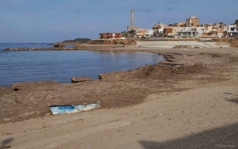 Teenagers Attack Police As Agents Break Up Illegal Early Morning Beach Party In Spain  S Murcia Region
