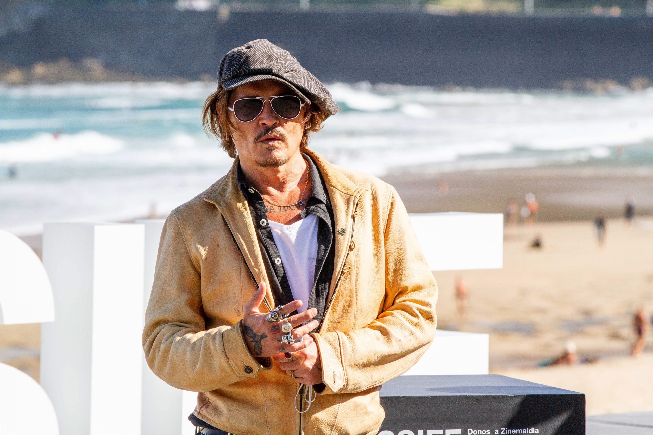 Paso De Johnny Depp Por El Ssiff Para Presentar Su Pelicula  Crock Of Gold  A Few Rounds With Shane Macgowan