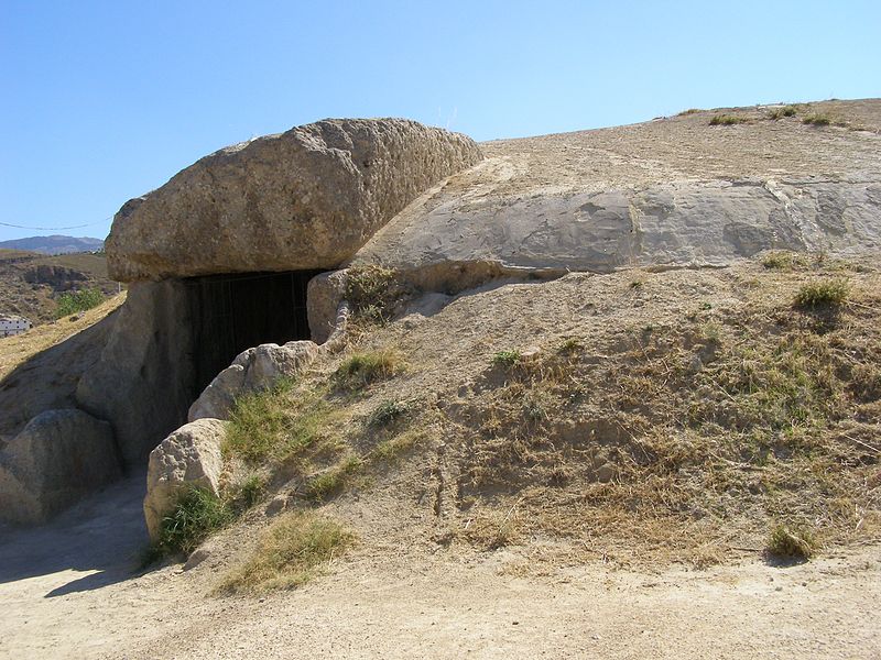 800px Antequera_dolmen_menga_3