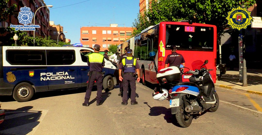 Man Attacks Bus Driver With Large Knife After Being Told Off For Parking At A Bus Stop On Spain  S Costa Blanca