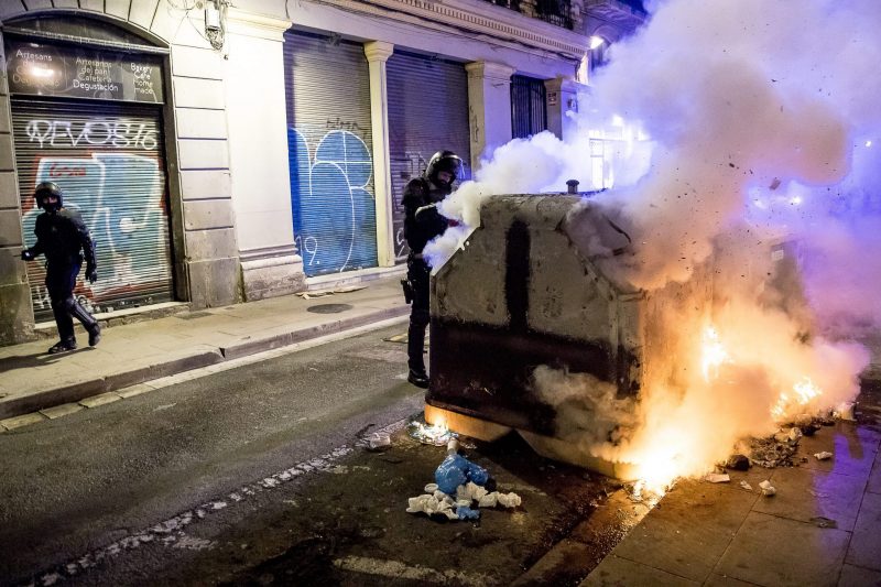 Weekend Of Riots Across Spain In Wake Of New Covid 19 Restrictions Olive Press News Spain