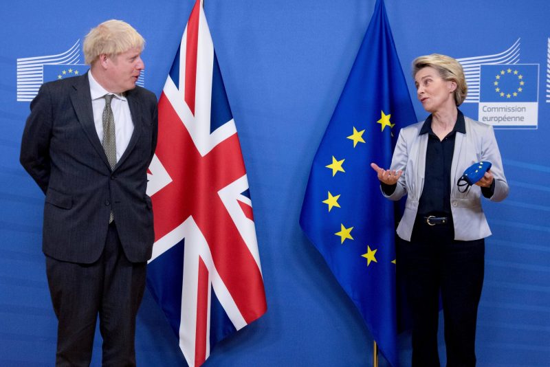 201210     Brussels  Dec  10  2020       European Commission President Ursula Von Der Leyen  R  Talks With British Pri