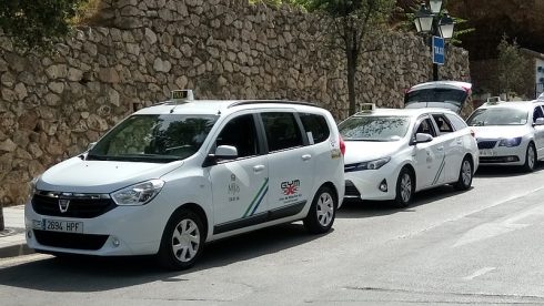 800px Spanish_taxis_in_m  Laga