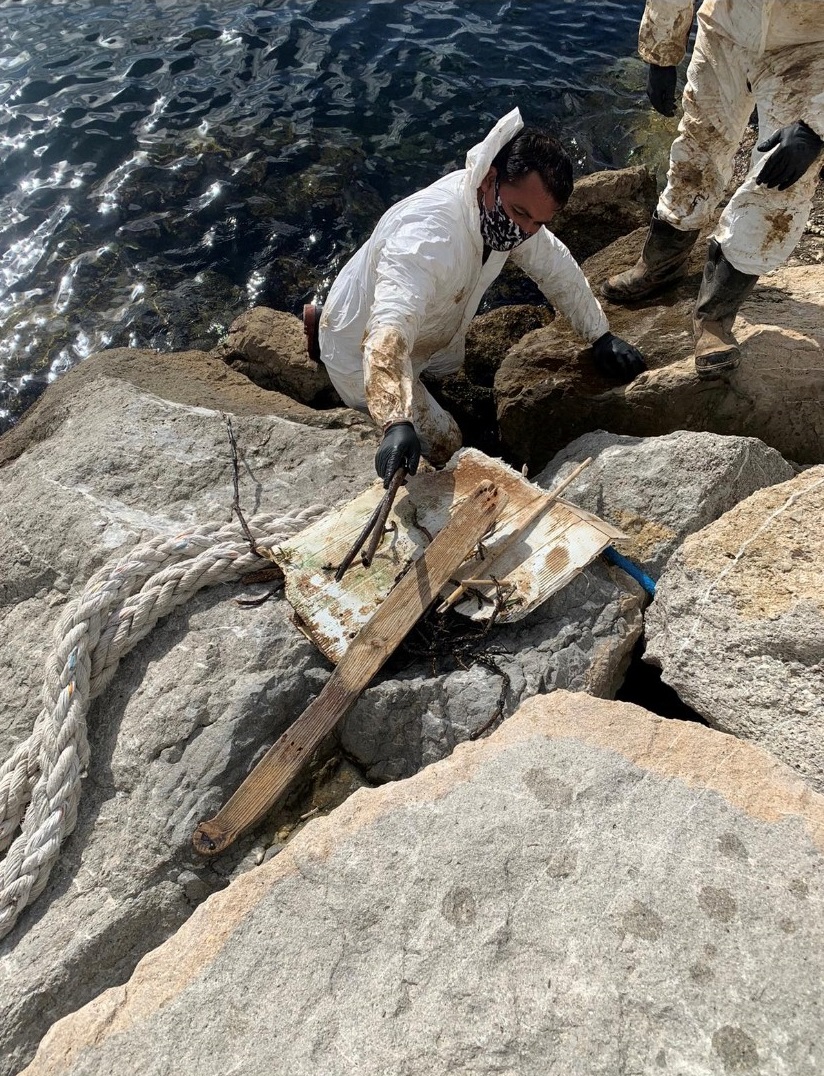 Gibraltar denies oil spill hurts Campo beaches as cleaning continues