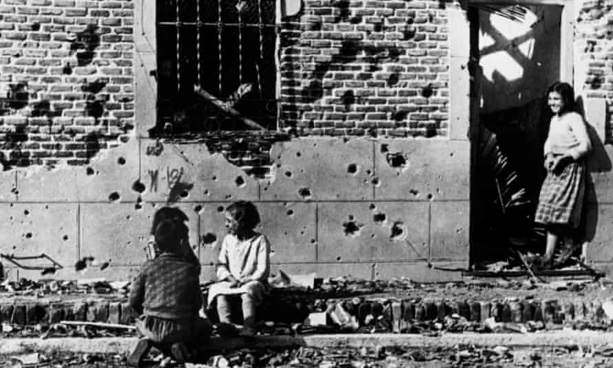 Robert Capa iconic photo of bomb-damaged building in SPanish Civil War in Madrid