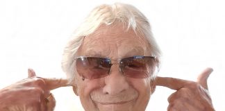 OLD HACK IN THE SUN: The ramblings of an 80-something expat Benny Fingers In Ear