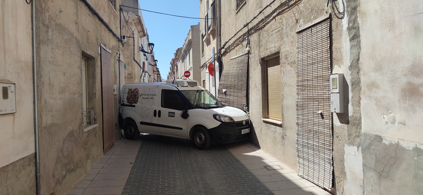 Runaway Food Delivery Van Knocks Over Two Men In An Aspe Street On Spain's Costa Blanca