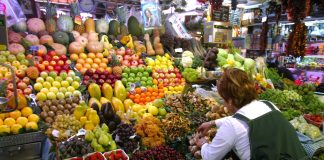 BUY LOCAL: Agricultural union in Spain’s Valencia urges consumers to support regional and national producers Fresh fruit and veg stall market