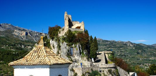 Cases Noves (campanario Guadalest)