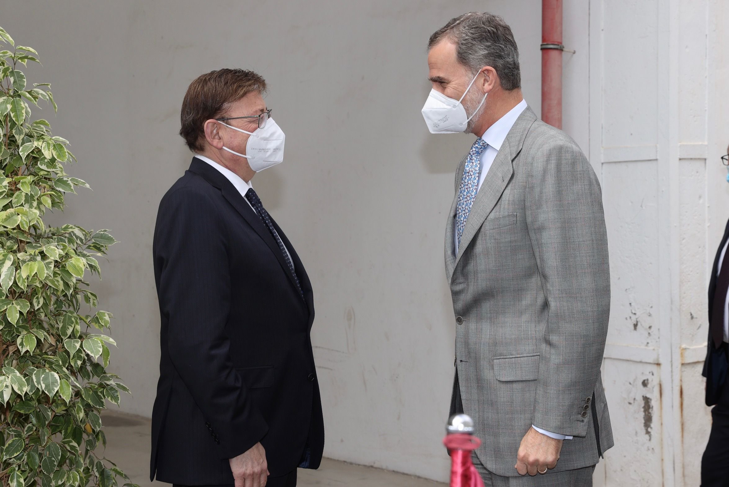 King Felipe (right) meets Valencian President Ximo Puig