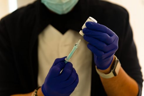 Two Costa Blanca mayors and a councillor could go on trial for vaccine 'queue-jumping' in Spain