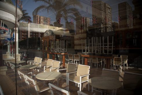 EXPLAINED: Why bars and restaurants on Spain's Costa Blanca desperately want to stay open until midnight