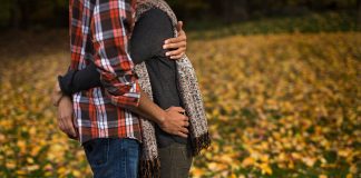 Plague of ‘hugging’ robberies continues as couple strike across the Costa Blanca and Spain Plague of 'hugging' robberies continues as couple strike across the Costa Blanca and Spain