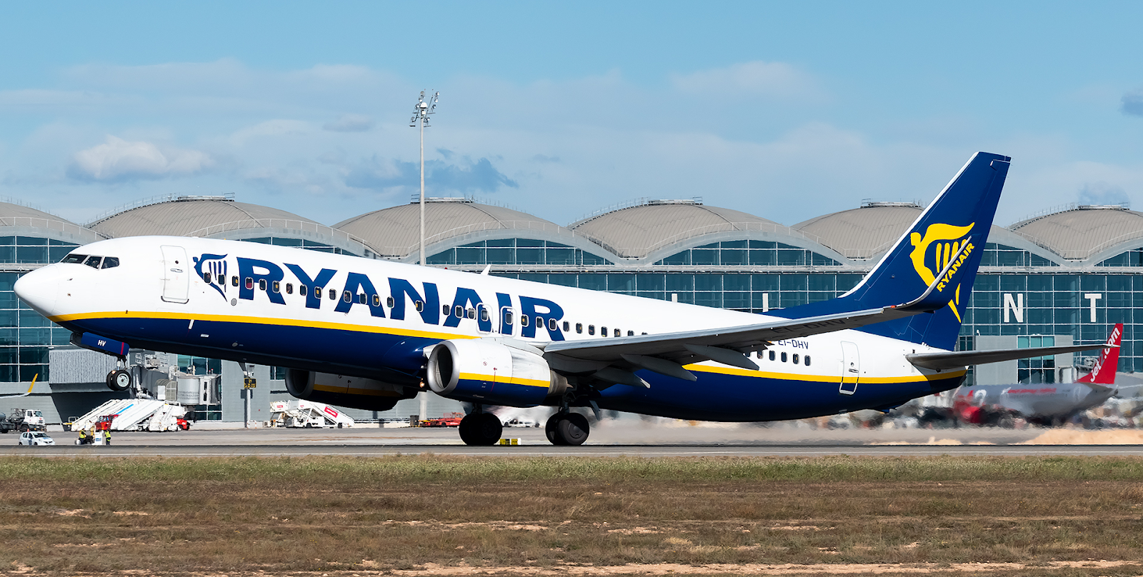 Ryanair clocks up 55 million passengers at Costa Blanca airport since first flight 17 years ago