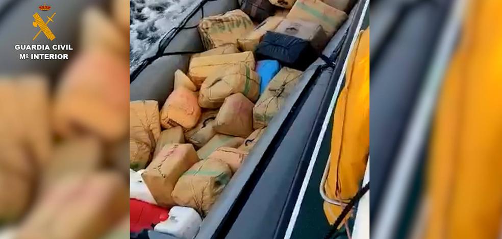 Tiny Inflatable Boat Crammed With Tons Of Drugs Nearly Sinks In Murcia Waters Of Spain