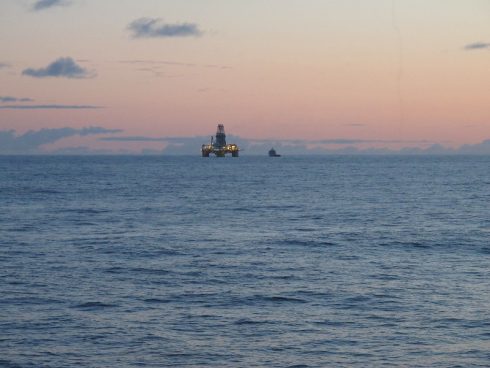 Offshore rig Photo: Brendan Campbell/flickr