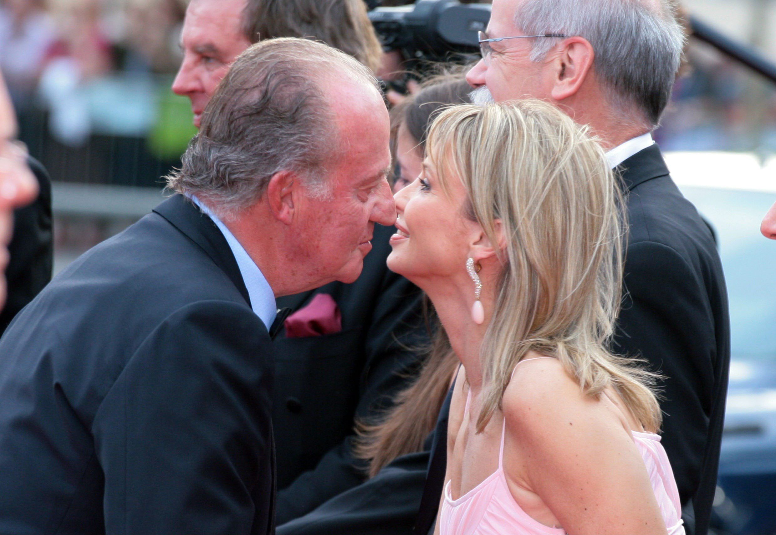 Ex amante del rey español Juan Carlos ‘congela cuentas bancarias’ tras separación
