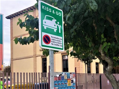 'Kiss & Go' car drop off points introduced outside schools in Sant Joan d'Alacant on Spain's Costa Blanca