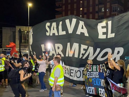 Massive demonstration over Mar Menor pollution sends message to Murcia government in Spain