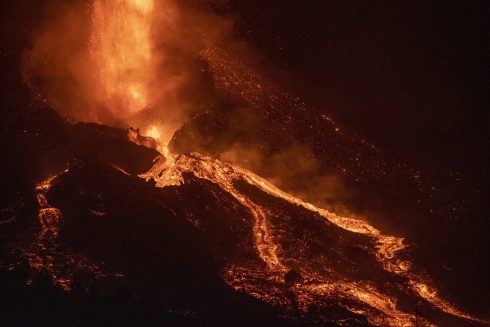 Eruption Du Volcan Cumbe Vieja Sur L Ile De La Palma Aux Canaries Espagne Le 03/10/2021 News : Eruption Du Volcan Cumb