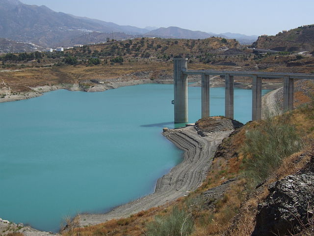 640px Lake Vinuela