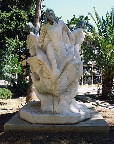 Escultura De Las Victimas En El Cementerio Alcacer