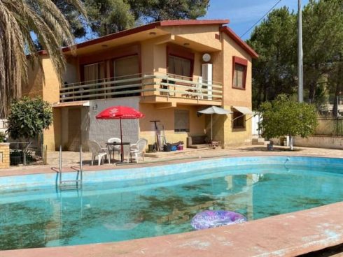 4 bedroom Villa for sale in Villena with pool garage - € 150