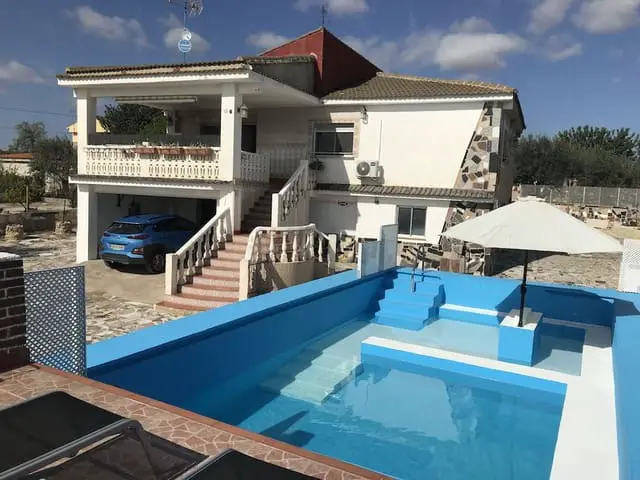 4 bedroom Villa for sale in Vilamarxant / Villamarchante with pool - € 185