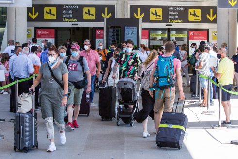 Travellers In Mallorca, airport Spain, Photo; Cordon Press