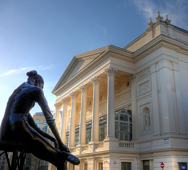 640px Royal Opera House And Ballerina