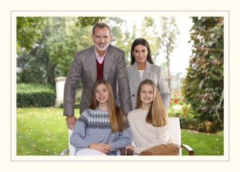 Royal family in Spain release charming 2021 Christmas card photo