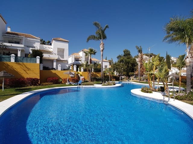2 bedroom Apartment for sale in Marbella - € 235