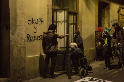 El Movimiento Okupa De Barcelona Ha Organizado Un Desfile Coincidiendo Con La Noche De Reyes