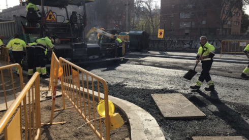 The new environmentally material is laid down on a Barcelona street.