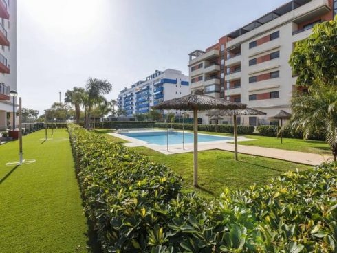 2 bedroom Flat for sale in Torre del Mar with pool - € 204