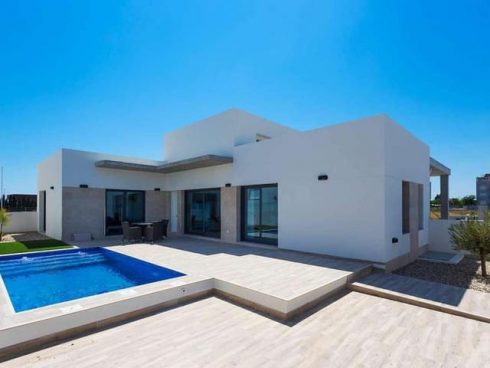 3 bedroom Villa for sale in Daya Nueva with pool - € 262
