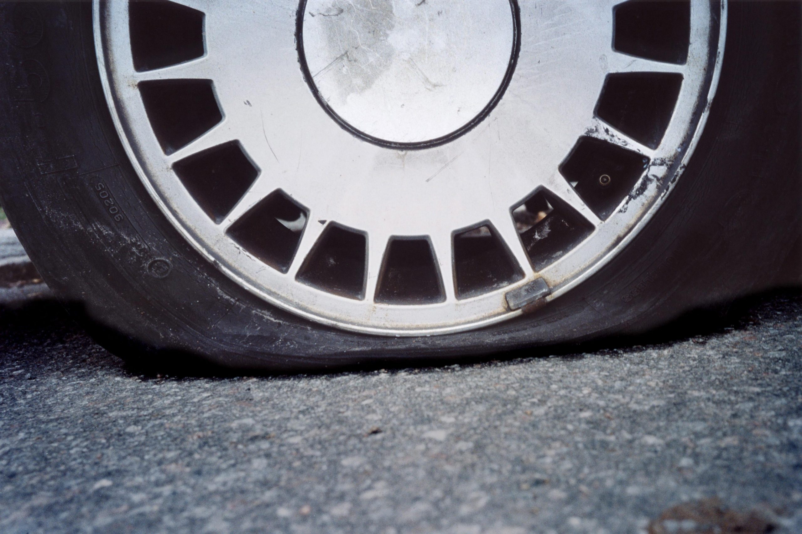Elderly tyre slasher vandalises dozens of cars on the same Costa Blanca street in Spain