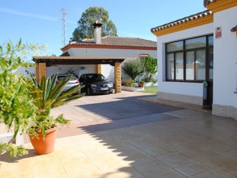 3 bedroom Villa for sale in Chiclana de la Frontera - € 230