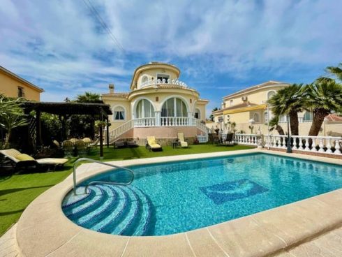 4 bedroom Villa for sale in Ciudad Quesada with pool - € 399
