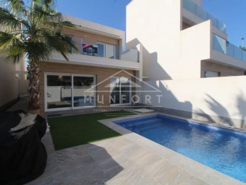 3 bedroom Villa for sale in Pilar de la Horadada with pool - € 299
