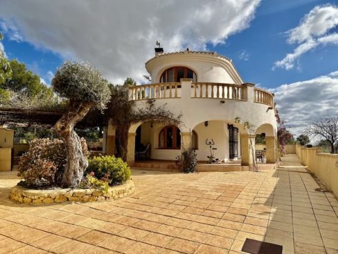 3 bedroom Finca/Country House for sale in Finestrat with pool garage - € 395