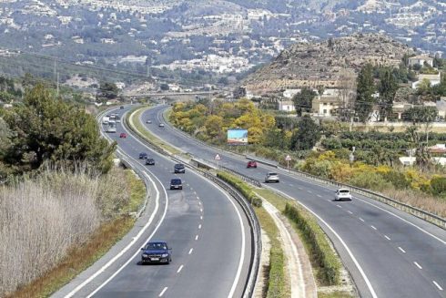 British Woman Pumped Full Of Booze And Drugs Travels Down Wrong Side Of Costa Blanca Motorway In Spain