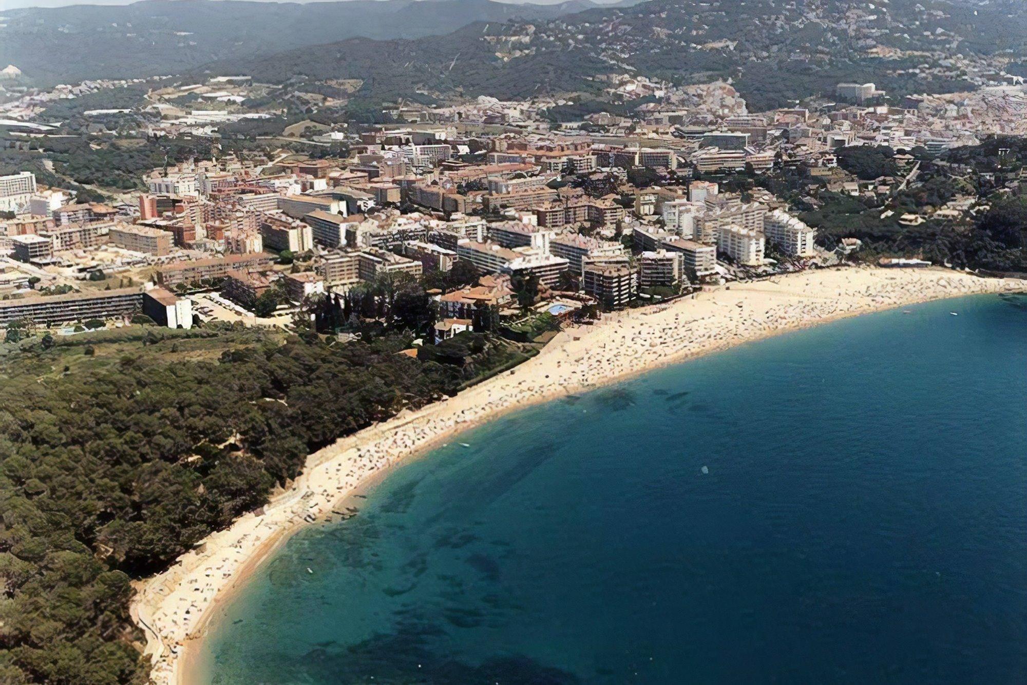 Dog Owner In Spain's Catalunya Drowns During Sea Rescue At Costa Brava Beach On Lloret De Mar