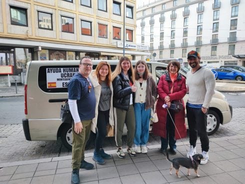 Update with pics: Local hero arrives back home to Spain’s Sevilla after an epic journey to Ukraine war zone and back—rescuing 7 refugees and a dog