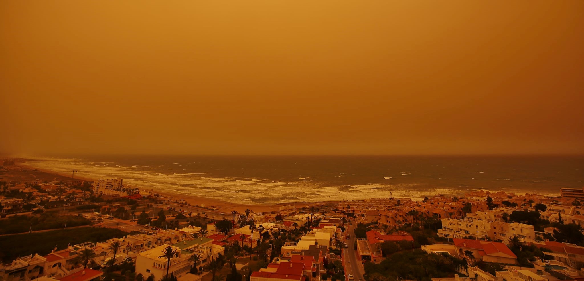 Storm Celia scoops up Saharan dust turning skies yellow in Spain's Costa  Blanca - Olive Press News Spain