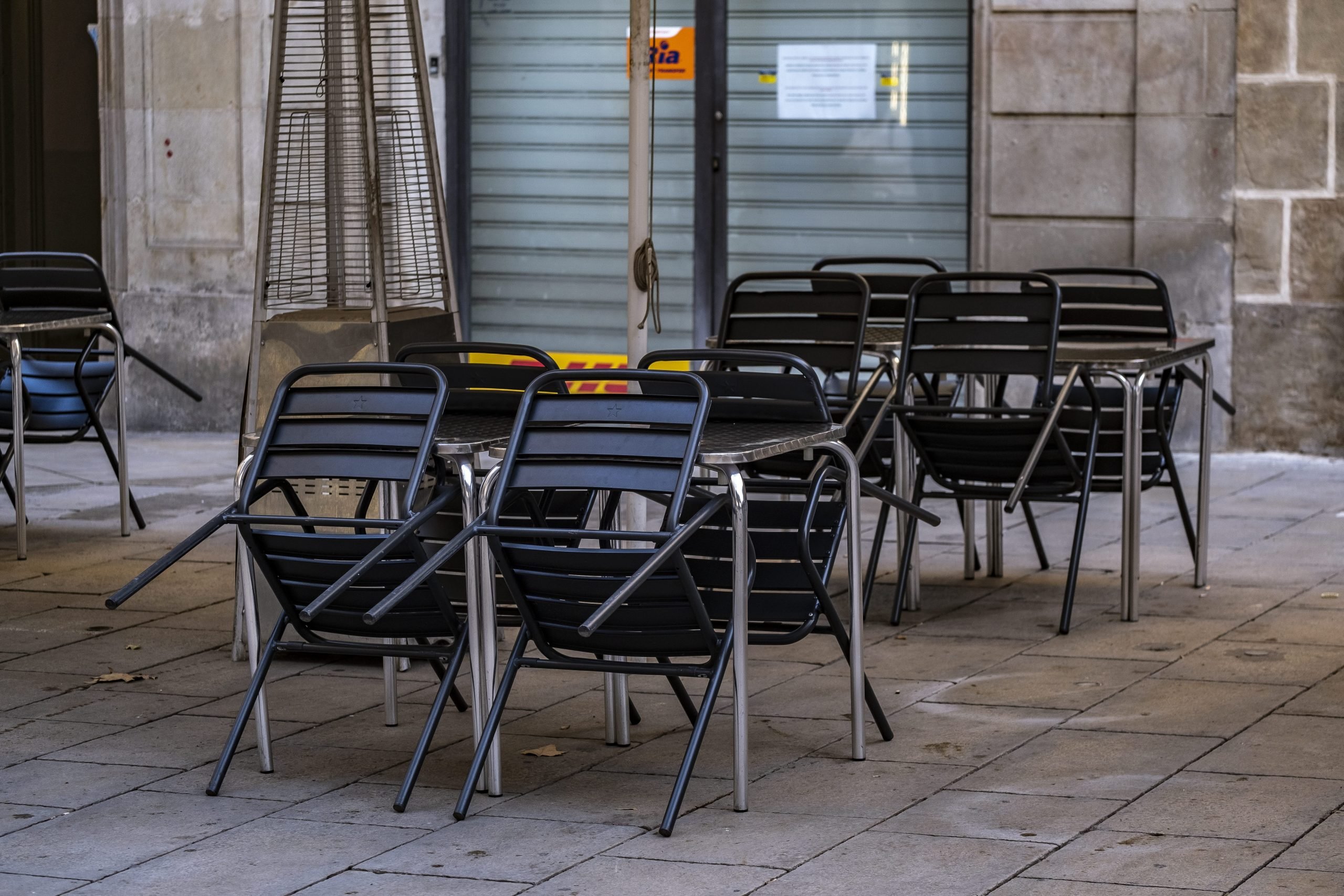 Truckers strike could close down bars and restaurants in Spain's Costa Blanca and Valencia areas, claims hospitality association