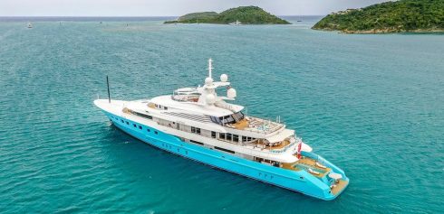 Charter Axioma Yacht