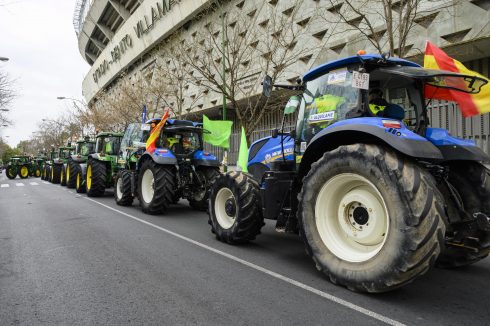 Los agricultores planean nuevas protestas en España donde pretenden bloquear la frontera con Francia con sus tractores