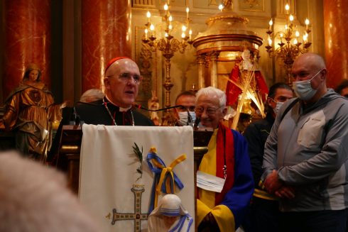 Cardenal Carlos Osoro Congratulates Father Angel