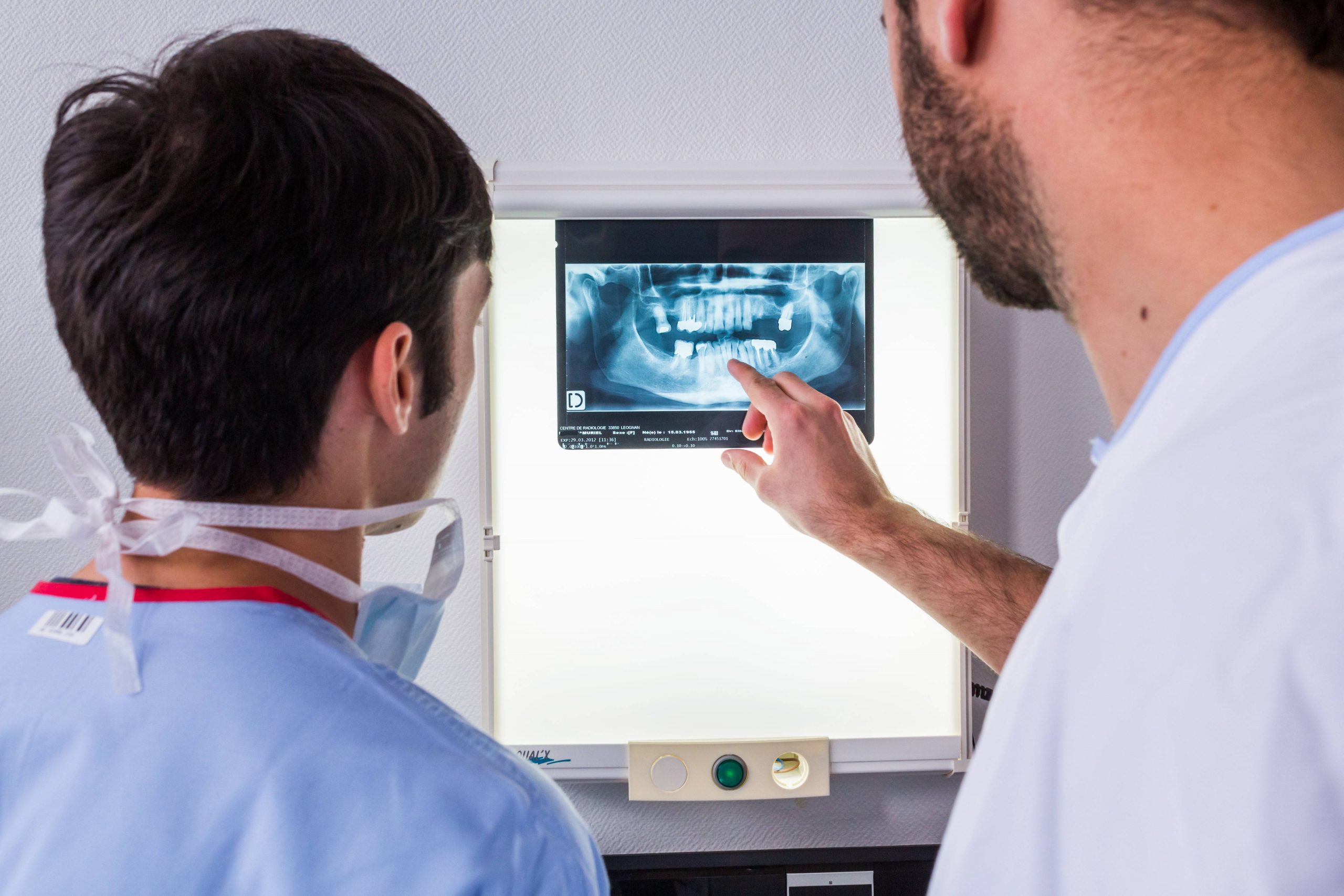 X-rays foil plan to illegally access Spain's health system for emergency dentistry in Valencia area